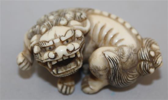 A Japanese ivory netsuke of a shi-shi, signed Ichimin, early Meiji period, 4.6cm